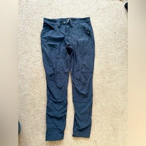 Duluth trading company navy blue pants- size 2 short casual pants.